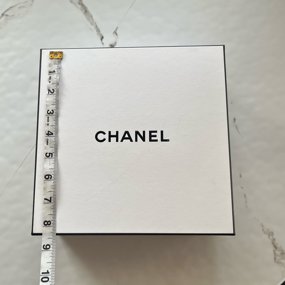 Chanel Gift Box - Picture 10 of 10